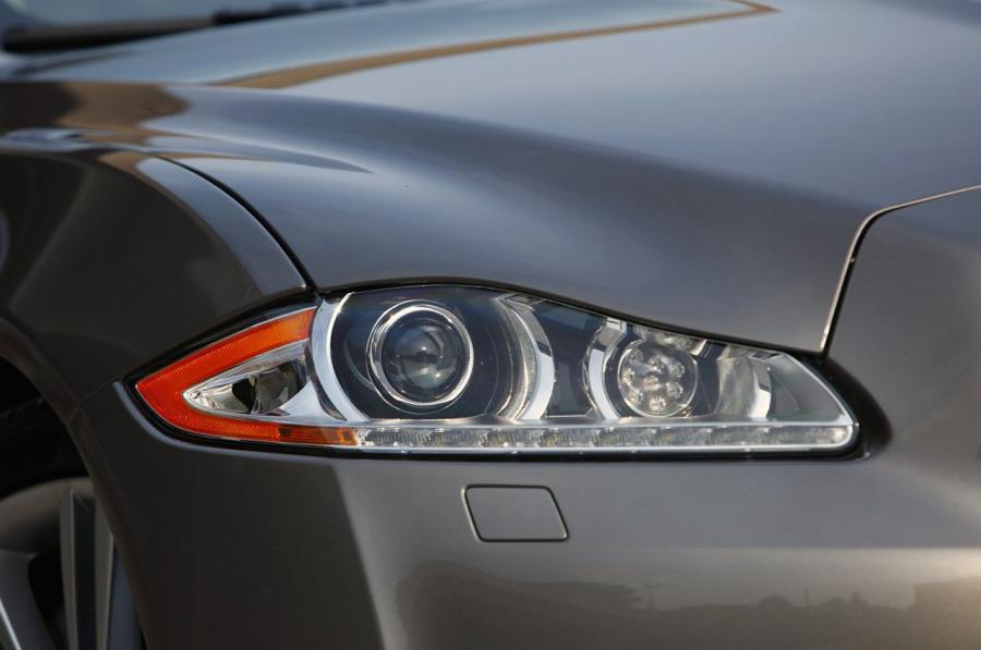  Jaguar XJL 2011 года  (фото 41 из 44)